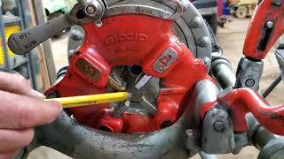 How to thread pipe on a Ridgid 300 [upl. by Gannie]